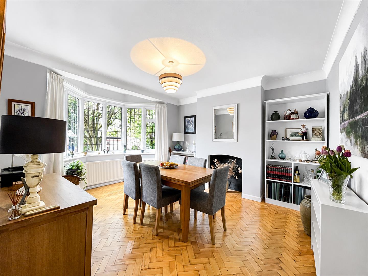 4 bed property in Bramley Road, Sutton